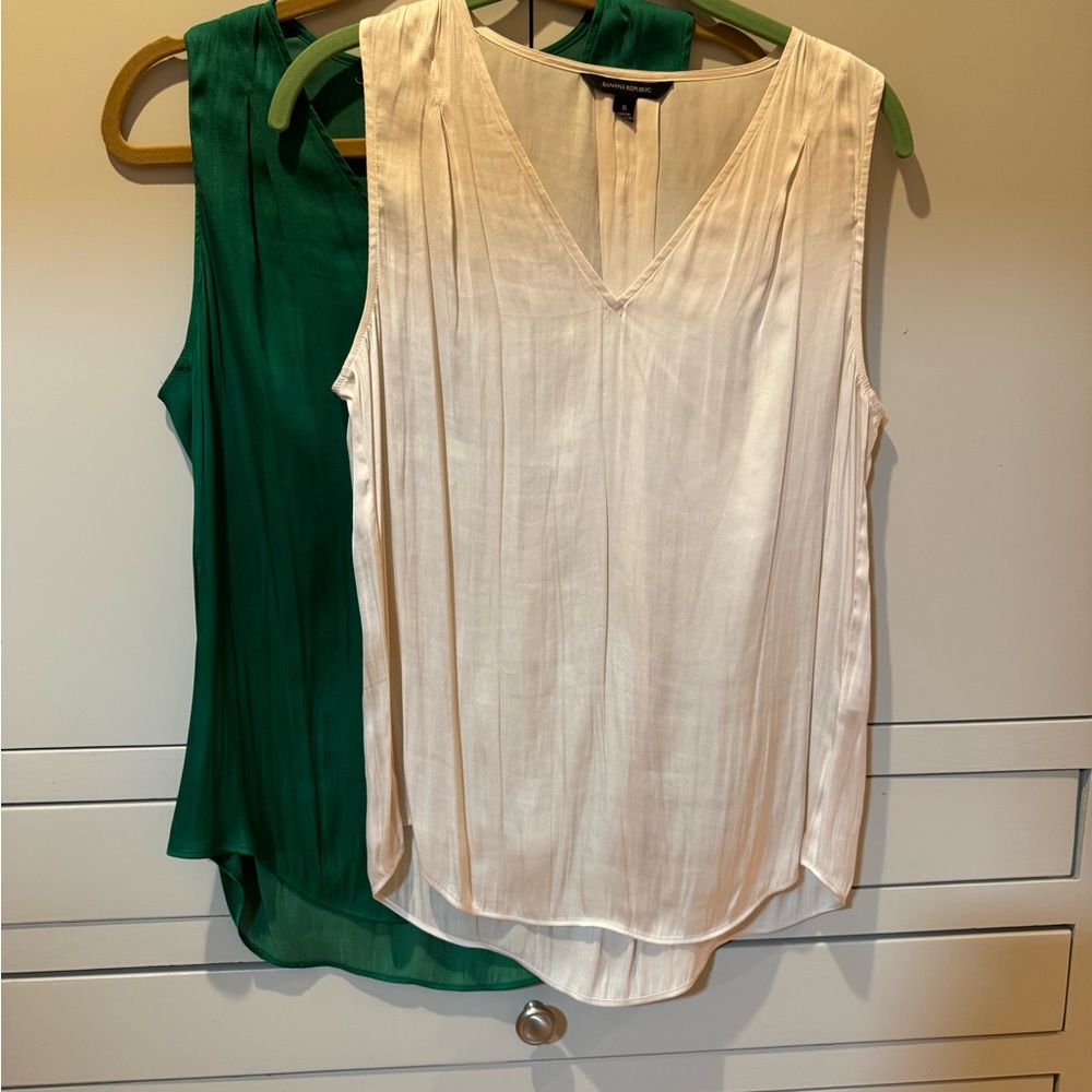 Banana Republic Cream Pleated Sleeveless Blouse